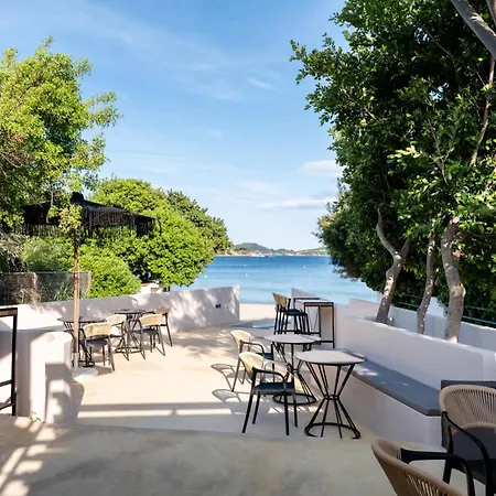 Physis Oikos Beachfront *